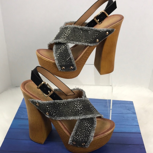 Retro Platform Heels - Picture 1 of 8